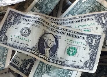 Dólar se dispara y petroprecios caen ante temor de recesión mundial