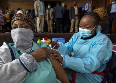 Ómicron se multiplica 70 veces más rápido que delta en vías respiratorias: estudio