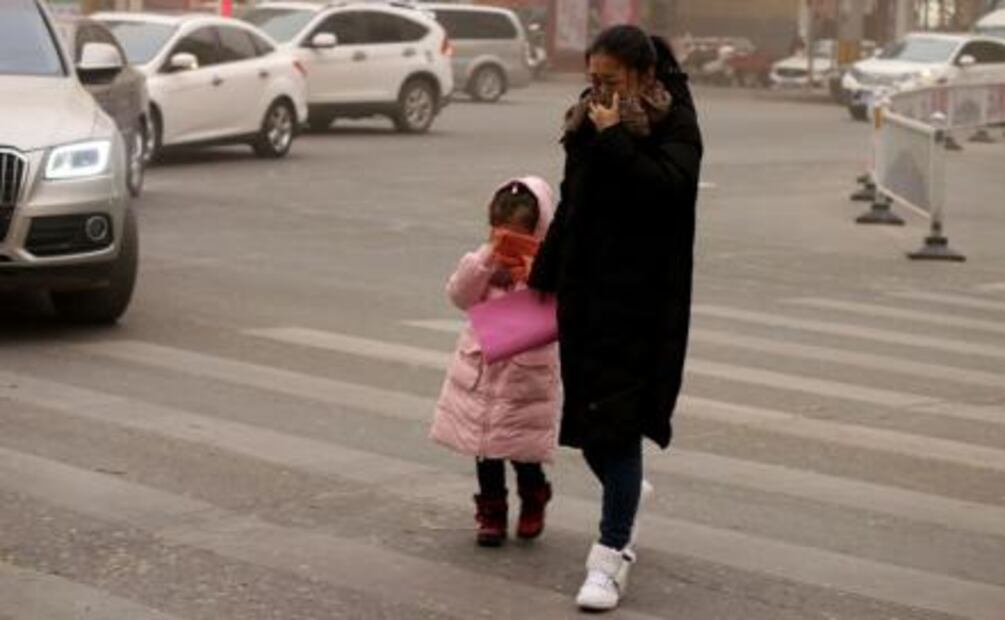 Enorme tormenta de arena envuelve ciudad en China