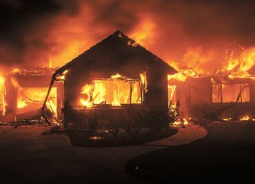 Vientos avivan los incendios en California