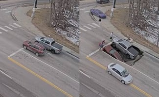 VIDEO: Socavón "devora" dos autos en Nebraska; conductores salen ilesos