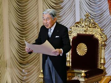 Japoneses, en vilo ante posible abdicación de emperador