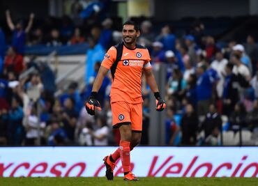 Corona evita la caída del Cruz Azul ante el Puebla