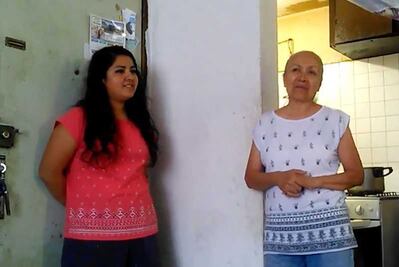 Pese a daños por sismo, se quedan en casa