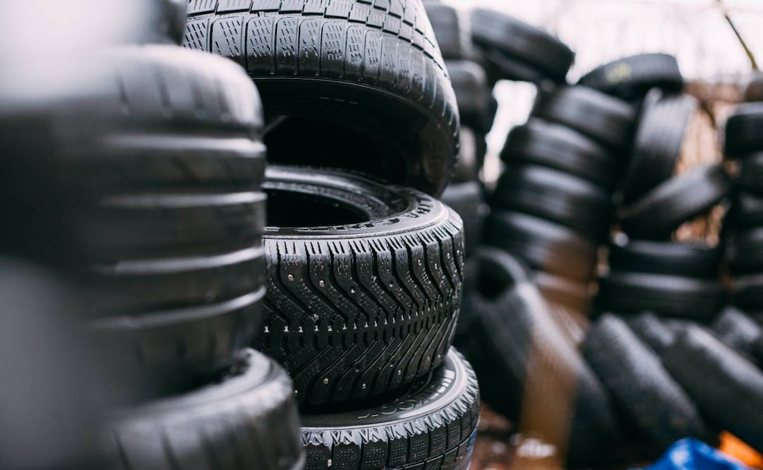 Importación de llantas chinas amenaza producción nacional, asegura la Secretaría de Economía. Foto: Unsplash