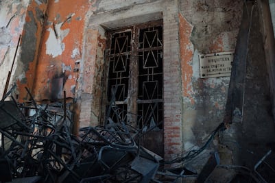 Universitarios recuperan edificio histórico incendiado en Oaxaca