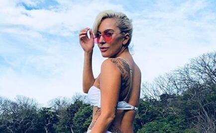 Lady Gaga muestra sus curvas en diminuto bikini