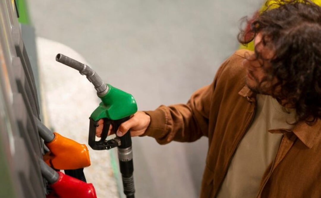 Ahorra gasolina es un beneficios tanto para tu cartera como para el medio ambiente. Foto: Freepik