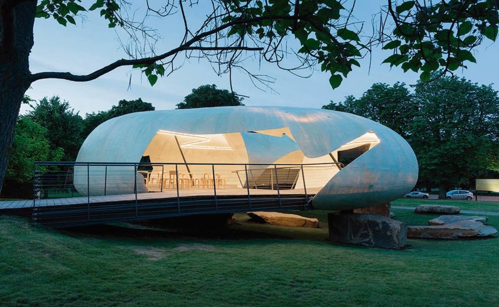 Pabellón que diseñó Smiljan Radić Clarke para la Serpentine Gallery, ubicada en Inglaterra, en 2014. Foto: Iwan Baan