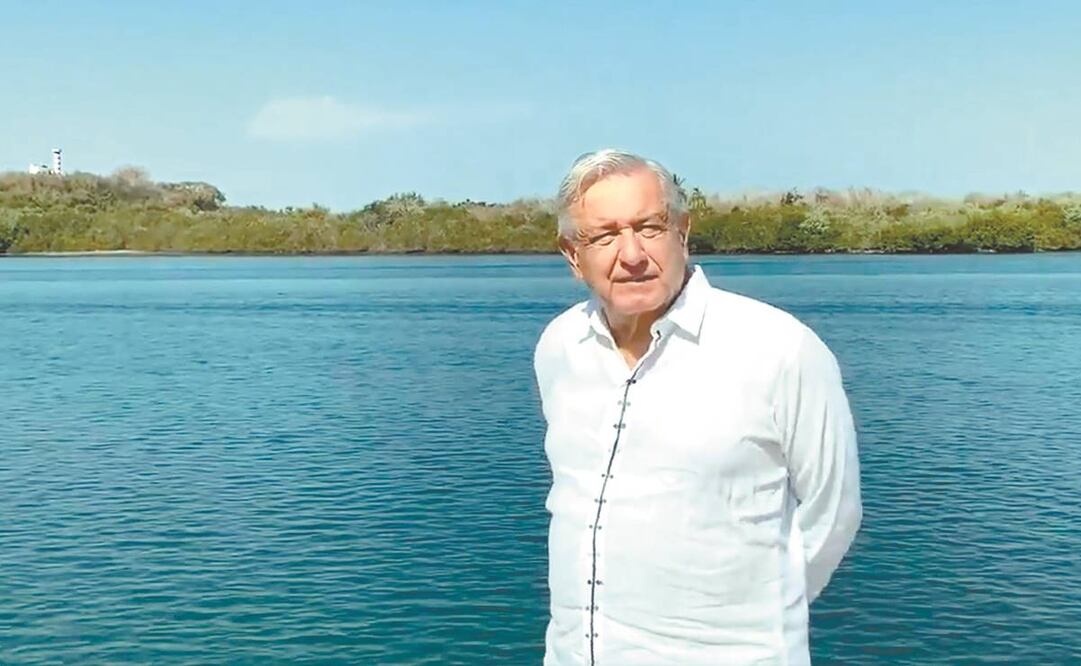 Desde el puerto de San Blas, en Nayarit, y durante su gira privada de trabajo, el presidente Andrés Manuel López Obrador, en un video difundido en redes, envió un mensaje con motivo del Día del Maestro. Foto: Tomada de video.