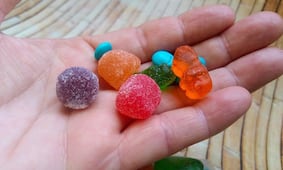 Se intoxican cinco menores por consumir gomitas de marihuana en Durango; dos de ellos tienen 5 años