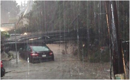 Inundaciones, bardas derrumbadas y hasta la caída de un rayo en una casa; el saldo de las fuertes lluvias de este viernes en Naucalpan 