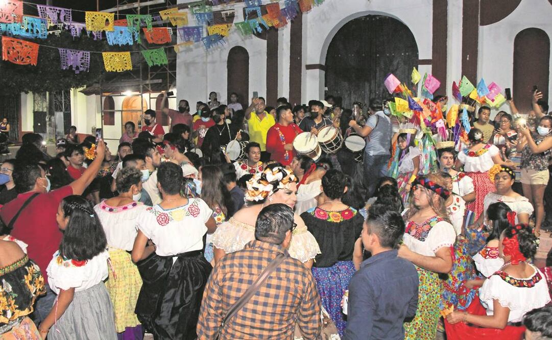 La monumental fiesta de Chiapa de Corzo, en Chiapas, se extiende durante semanas; muchas personas salen a bailar, aun con las medidas de salud ante el avance de la variente ómicron en el país. Fotos Arturo Mijangos/ EL UNIVERSAL.
