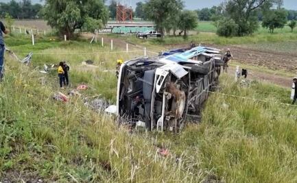 Volcadura de minibús deja tres muertos y 18 heridos en Tlaxcala