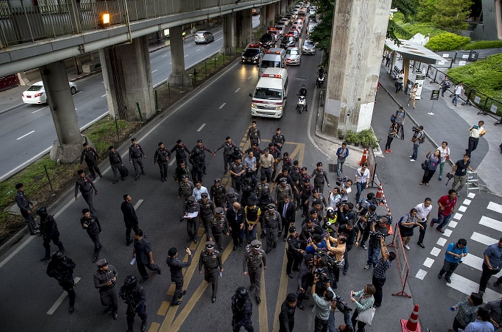 La policía tailandesa recreó los acontecimientos antes de la explosión en el santuario de Erawan, que dejó 20 muertos y más de 100 heridos (REUTERS)