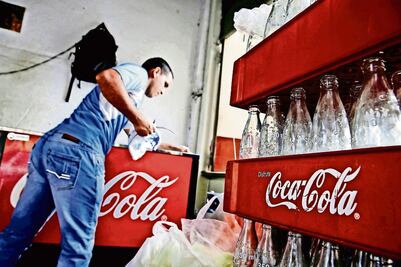 Por Venezuela, se derrumba utilidad de Coca-Cola FEMSA