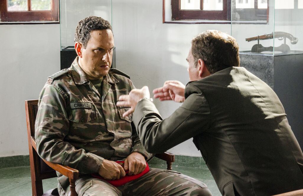 "El Comandante" fue estrenada el lunes en Colombia mediante la pantalla del canal privado RCN y el martes en varios países latinoamericanos a través de la señal de TNT (Foto: EFE)