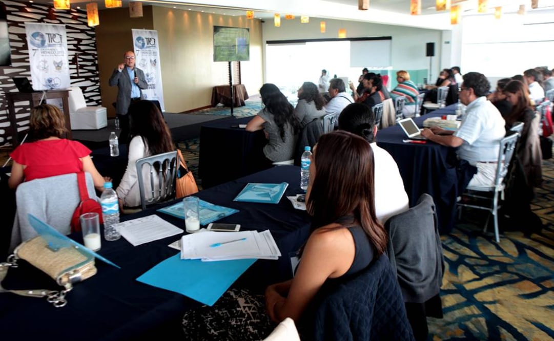 Conferencia magistral del Dr. Axel de la Macorra Petterson, investigador C del Departamento de Física Teórica del Instituto de Física de la UNAM (Foto: Ramón Romero EL UNIVERSAL)