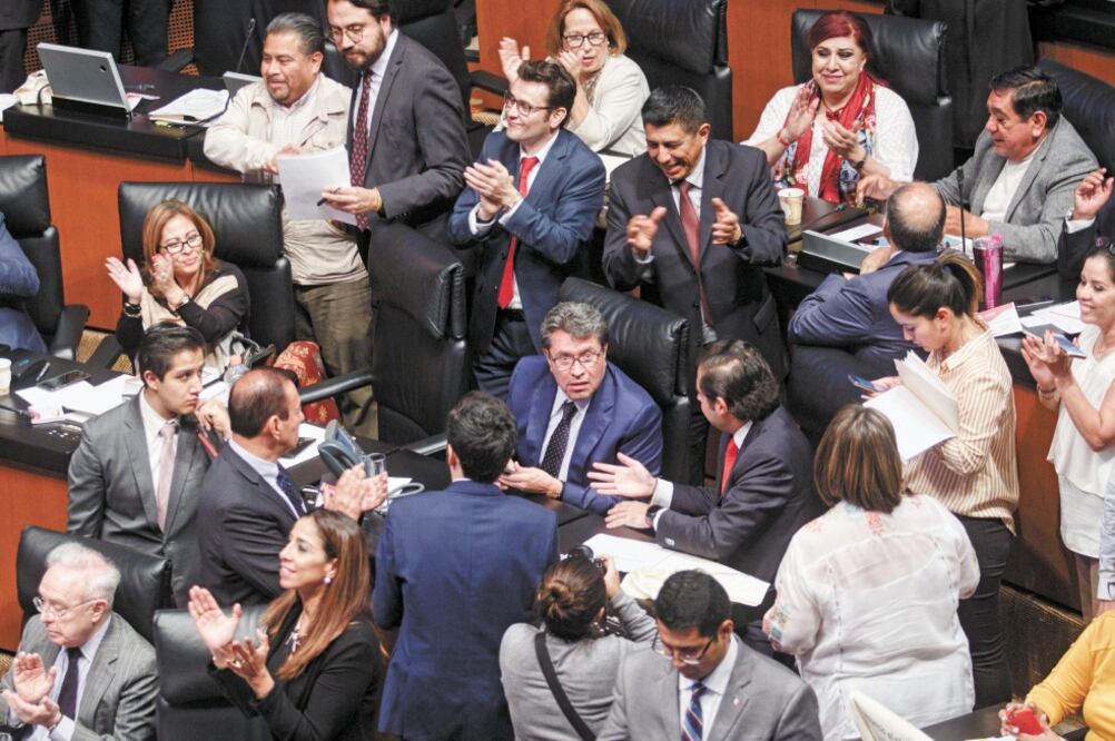 En el momento en el que se votó la minuta de la reforma educativa en el pleno del Senado de la República estaban presentes 122 legisladores. Foto: ISAAC ESQUIVEL. CUARTOSCURO