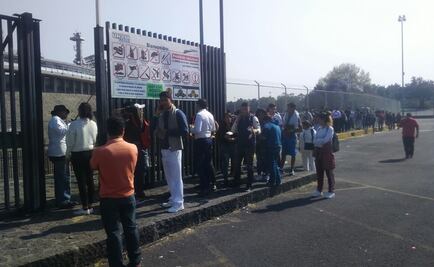 Aficionados hacen filas para conseguir boletos del Pumas vs América