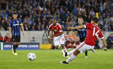 "Chicharito" misses penalty for Manchester United 