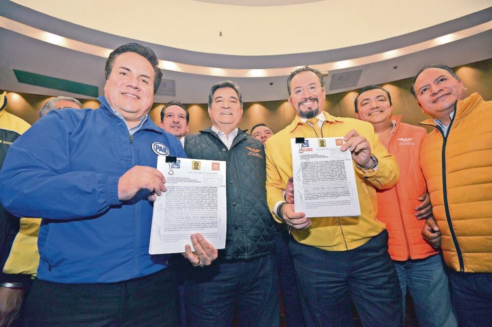 Los líderes mexiquenses del PAN, Víctor Hugo Sondón; del PRD, Omar Ortega, y de MC, Ignacio Samperio destacaron la importancia de la coalición. (JUAN MANUEL BARRERA)