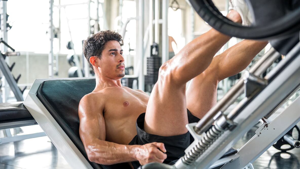 Estos son los aparatos de gimnasio que recomienda el entrenador David Lloyd Turó para que tonifiques y conviertas la grasa en músculo de manera efectiva.
Foto: Producción El Universal