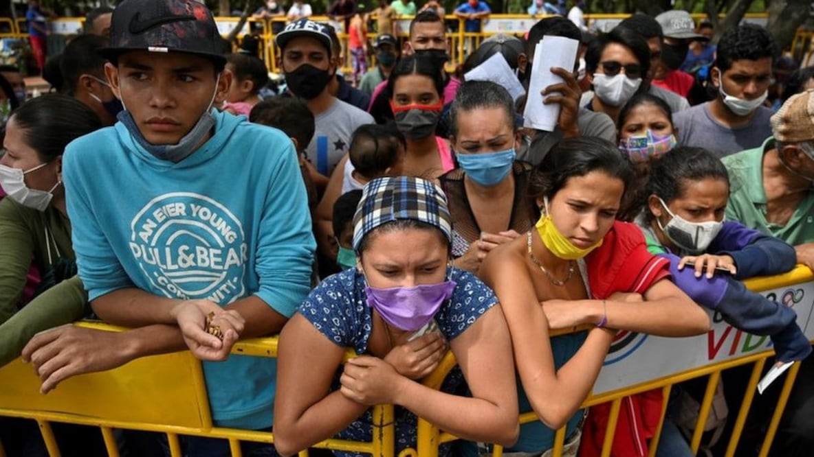 Muchos venezolanos están desesperados por regresar a su país, cuyas fronteras están limitadas por la pandemia. Foto: Getty Images