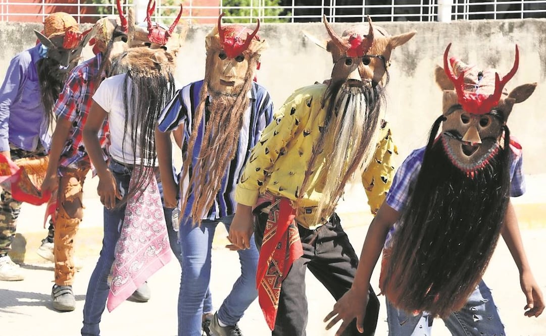 La tradición incluye a niños y adultos, quienes reciben y despiden a sus difuntos con bailes.Foto: Juana García/ EL UNIVERSAL