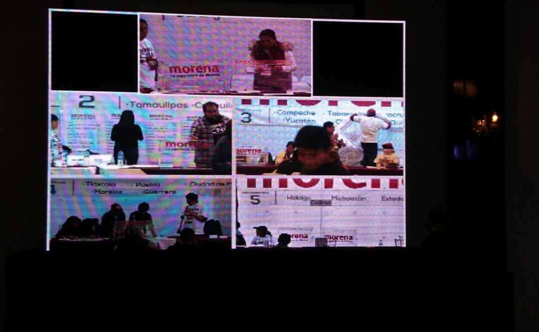 En un salón se colocaron cinco pantallas en las que podía seguirse en vivo el proceso de selección (Foto: Alejandra Canchola / EL UNIVERSAL)