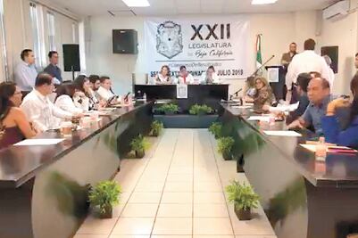 Congreso de Baja California avala “bonillazo”; dan 5 años a gobernador