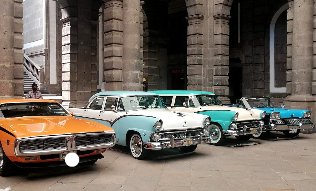 Recorre esta expo de autos clásicos en el Palacio de Minería . Foto: Facebook Palacio de Minería