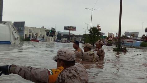 Tromba provoca inundaciones en Nogales; Sedena aplica plan DNII-E