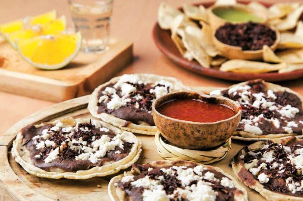 Hay gran variedad de guisados para acompañarlas / Foto: Archivo El Universal