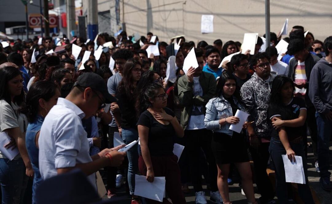 Aspirantes a ingresar a la Universidad Nacional Autónoma de Mexico acudieron al plantel Sur de la Universidad Latina de la Ciudad de México a realizar su examen de admisión (Foto: Iván Stephens / EL UNIVERSAL)