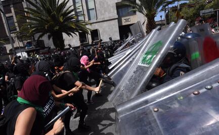 Se contuvo marcha feminista por plantón de FRENAAA en el Zócalo: Sheinbaum