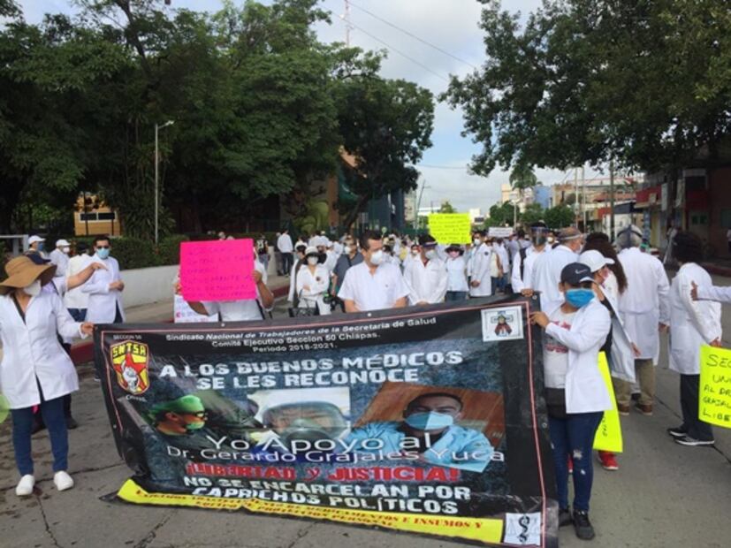 Con marcha exigen "inmediata libertad" de médico en Chiapas