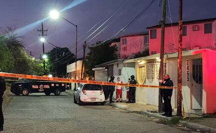 Localizan los cuerpos de 2 hombres en diferentes lugares de Culiacán; hallan fusil automático y equipo táctico en un automóvil