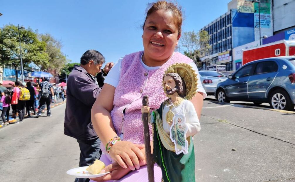 El acceso a misa se controlaba conforme la gente salía de la iglesia.
Foto: Luis Camacho