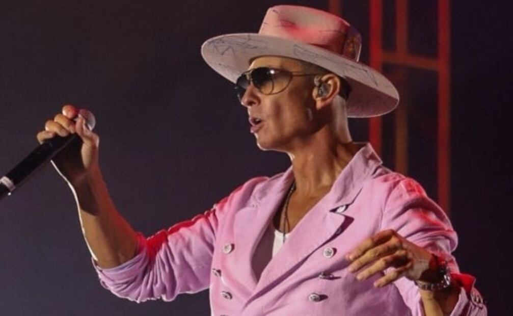 Los hombres también le cantan a la ruptura y estos cantantes lo han hecho