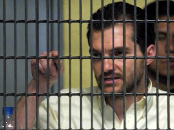 Carlos Ahumada arriba al AICM procedente de Argentina; "no se opuso a la extradición”, dice abogado