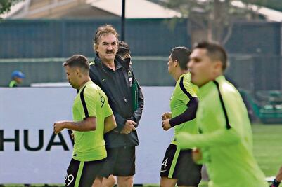 El “Bigotón” es un DT más equilibrado: especialistas