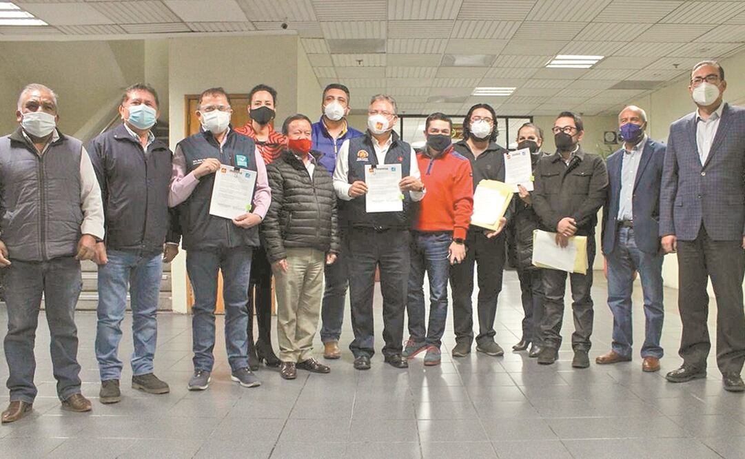 Representantes de los tres partidos que formaron la alianza acudieron a entregar la documentación correspondiente a las oficinas del IEEM. Foto: ESPECIAL