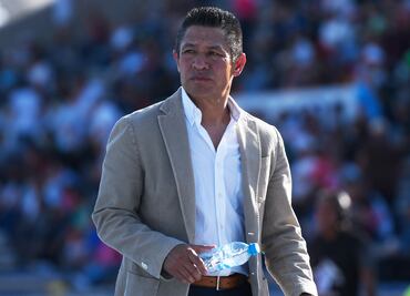 Nacho Ambriz se rodea de viejos conocidos en el León