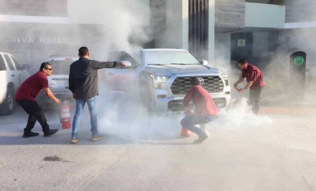 Así fue el incendio de la camioneta de Fernández Noroña. Foto: X @fernandeznorona
