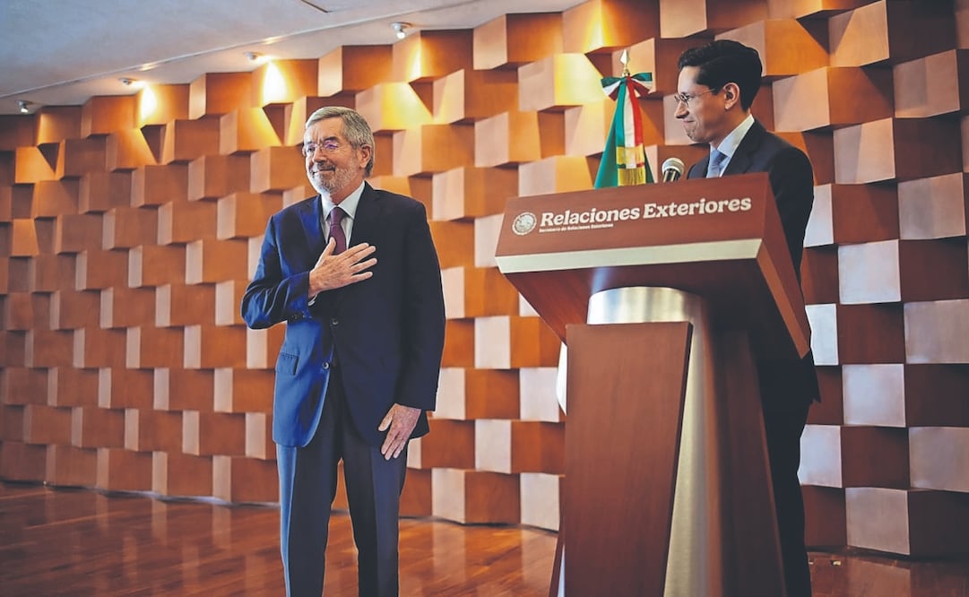 Juan Ramón de la Fuente encabezó ayer su último acto como titular de la Secretaría de Relaciones Exteriores, de la que se despidió para resolver asuntos relacionados con su salud personal. Foto: Especial