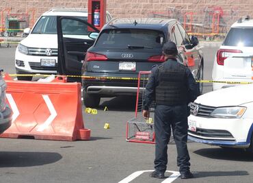Ataque directo deja un muerto y 2 lesionados en estacionamiento de centro comercial en Puebla