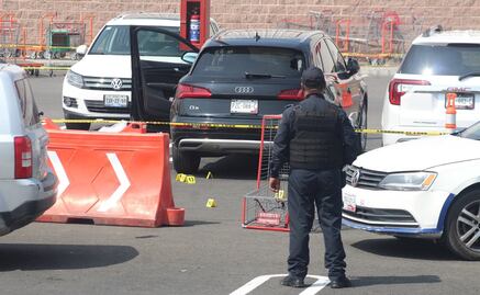 Ataque directo deja un muerto y 2 lesionados en estacionamiento de centro comercial en Puebla
