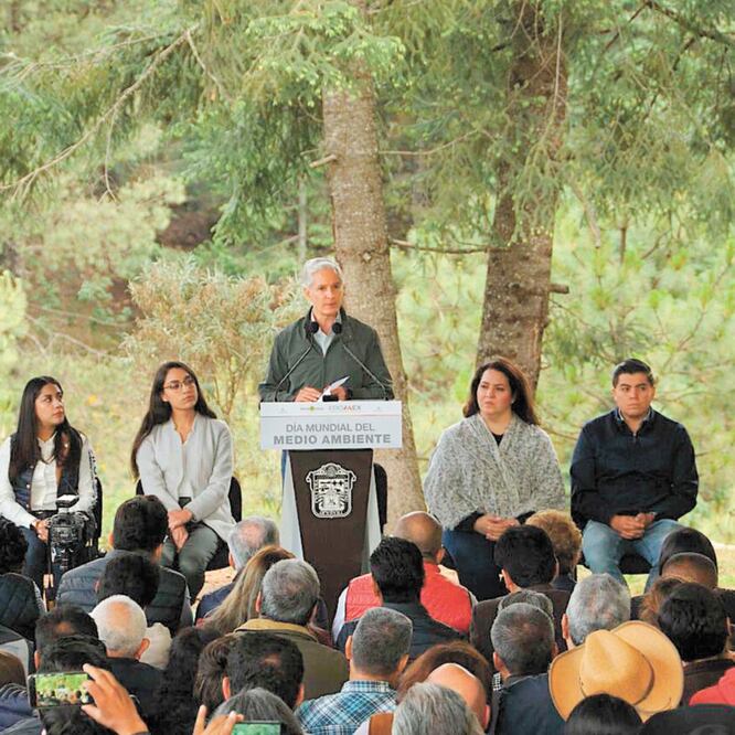 El gobernador del Edomex, Alfredo del Mazo, informó de la implementación de 10 rutas donde sólo circularán vehículos de bajas emisiones. ESPECIAL