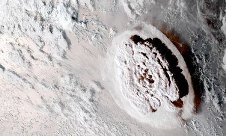 Erupción volcánica en Tonga desató la peor tormenta eléctrica: 2 mil 600 relámpagos por minuto